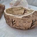 Ceramiczna misa rytualna i kadzielnica z runą dobrobytu Fehu