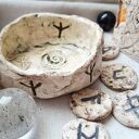 Ceramiczna misa rytualna - kadzielnica z runą Algiz