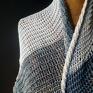plażowa chusta wykonana na drutach z włóczki niezwykle delikatnej bawełny szal lernia