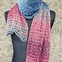 Cieniowany szal ze srebrną nitką