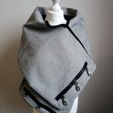 Szal wełniany szary z czarną skórą - krokodyl