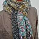 Kolorowy szalik unisex zimowy z frędzlami i bouclé