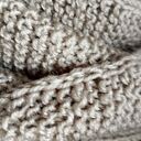 Beżowy szalik na drutach