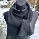 Ciepły i przytulny szal Nitkowe Love 230x35 cm 100% Baby Merino 21 czarny