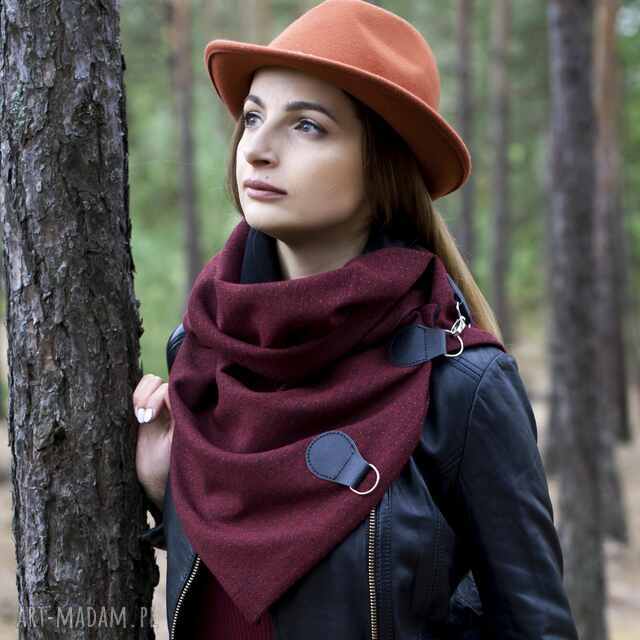 Szal, szalik, podwójny komin spinany, bordowy ze skórą