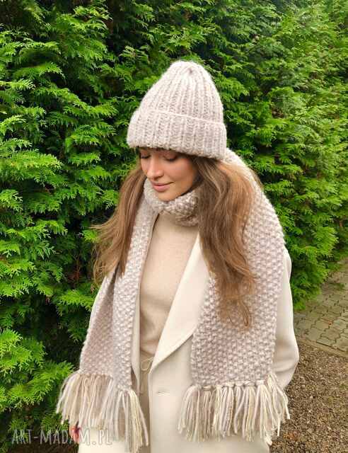 Zestaw czapka plus szalik miękka i ciepła wełna ozdobne frędzle handmade ręczna robota
