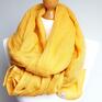lniany szal chusta w kolorze żółtym, modny elegancki, pomysł na prezent etola szaliki