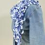 pom pon scarf - niebiesko biały - nowoczesny kobiecy