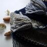 The Wool Art Ciepła na drutach chusta wełniaa