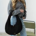 Czarna torba HOBO OVAL z nubuku tapicerskiego - mała na ramię