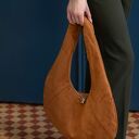 Torba HOBO OVAL w kolorze rudego brązu z nubuku tapicerskiego