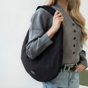 Torba HOBO OVAL w kolorze czarnym z nubuku tapicerskiego