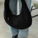 Czarna torba HOBO OVAL z nubuku tapicerskiego - mała na ramię