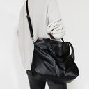 Pacco bag - torba na ramię z długim regulowanym, odpinanym paskiem, przez ramię