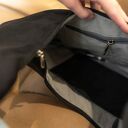 Czarna torba HOBO OVAL z nubuku tapicerskiego - mała na ramię
