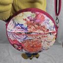 Kwiatowa okrągła torebka handmade - lekka torba crossbody na ramię