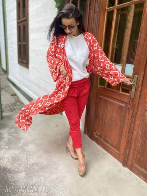 Kimono „Cielo Rojo” - Styl, który płynie z serca natury
