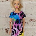 Sukienka dla lalki Barbie - kolorowa, miękka i zapinana na rzep z tyłu
