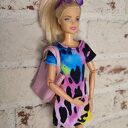 Sukienka dla lalki Barbie - kolorowa, miękka i zapinana na rzep z tyłu