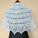 Biała pelerynka - klasyczny dodatek do komunijnego stroju