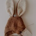 Ręcznie robiona czapeczka niemowlęca Happy Bunny z króliczymi uszkami