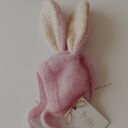 Ręcznie robiona czapeczka niemowlęca Happy Bunny z króliczymi uszkami