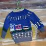 dla chłopca kolorowy sweterek z motywem kolejowym, wykonany bezszwowo na rękodzieło na drutach