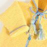 Żółty sweterek z kapturem dla dziecka. Długość, mierzona pod pachami 30cm. Szerokość do rękawa 64cm. Sweter handmade