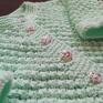 Sweterek rozpinany, wykonany w całości ręcznie, na drutach z miękkiej włóczki akrylowej przeznaczonej dla dzieci:)