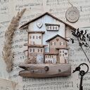 Rustykalny wieszak z jasnym miasteczkiem no 1