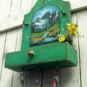 Wieszak z półeczką i malowanym pejzażem - Lato w górach