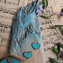 Rustykalny wieszak z turkusowymi domkami no 1