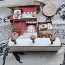 Czerwony domek wieszak na klucze i ubrania