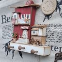 Czerwony domek wieszak na klucze i ubrania