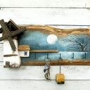 Drewniany wieszak z malowanym pejzażem - Rześki Poranek