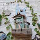 Rustykalny wieszak z zielonym domkiem no 4