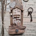Rustykalny wieszak z domkiem no 1