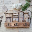 Rustykalny wieszak z domkami no 1