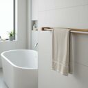 Dębowy wieszak na ręczniki z prętem ze stali nierdzewnej 58 cm