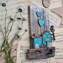 Rustykalny wieszak z tukusowymi domkami No 1