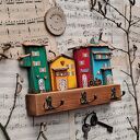 Wieszak z kolorowymi domkami no 1