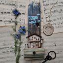 Rustykalny wieszak z domkiem no 1