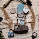 Rustykalny wieszak z białym domkiem i sercem - handmade do przedpokoju