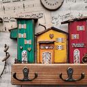 Wieszak z kolorowymi domkami no 1