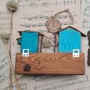 Wieszak z malowanymi modrakami