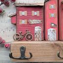 Wieszak z miasteczkiem w którym mieszka miłość No 1