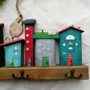 Multikolowe domki - wieszak NO 1