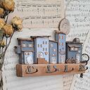 Wieszak z szarymi domkami