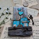 Rustykalny wieszak z tukusowymi domkami No 1