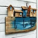 Drewniany wieszak ścienny z malowanym pejzażem - Fiordy